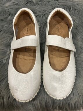 Brioso White Leather Mary Jane Flats with Velcro Strap